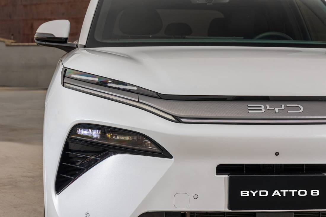 BYD Atto 8 Detalhe Frente