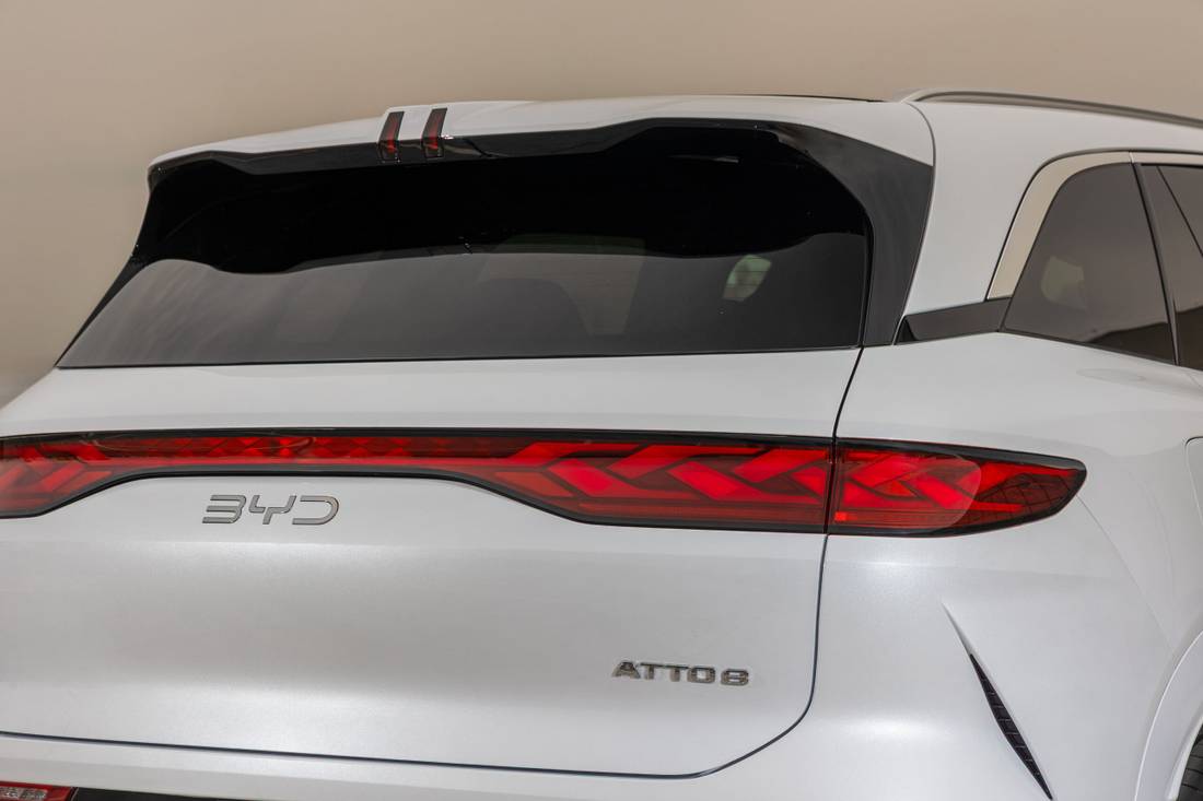 BYD Atto 8 Detalhe Traseira