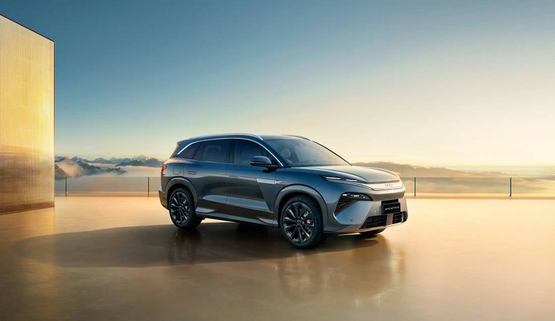 BYD Atto 8 Frente Paisagem