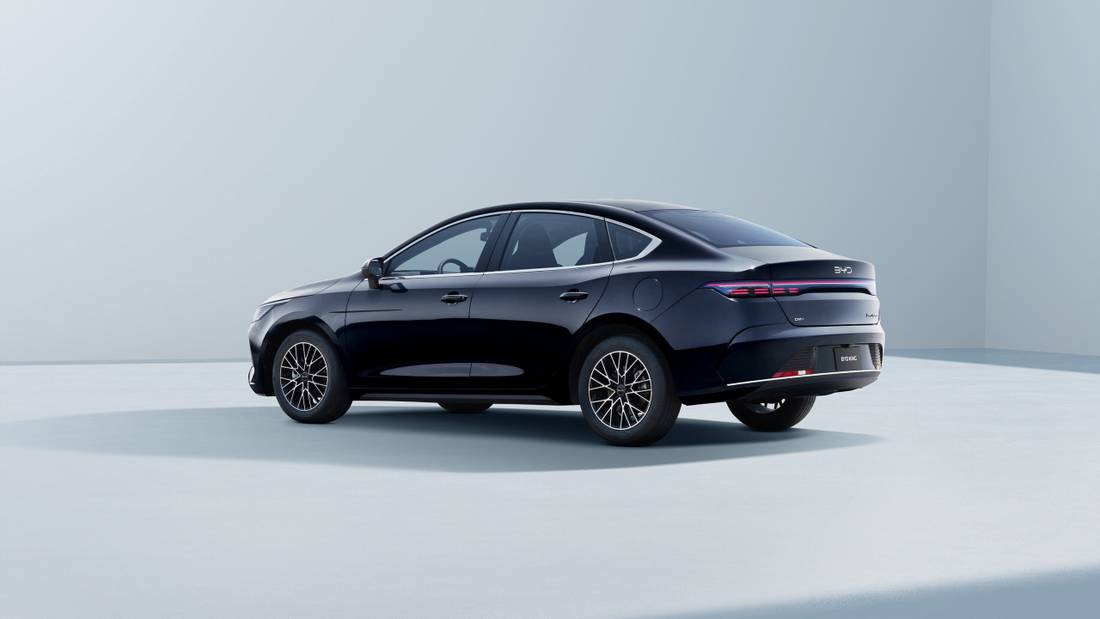BYD King Black Traseira