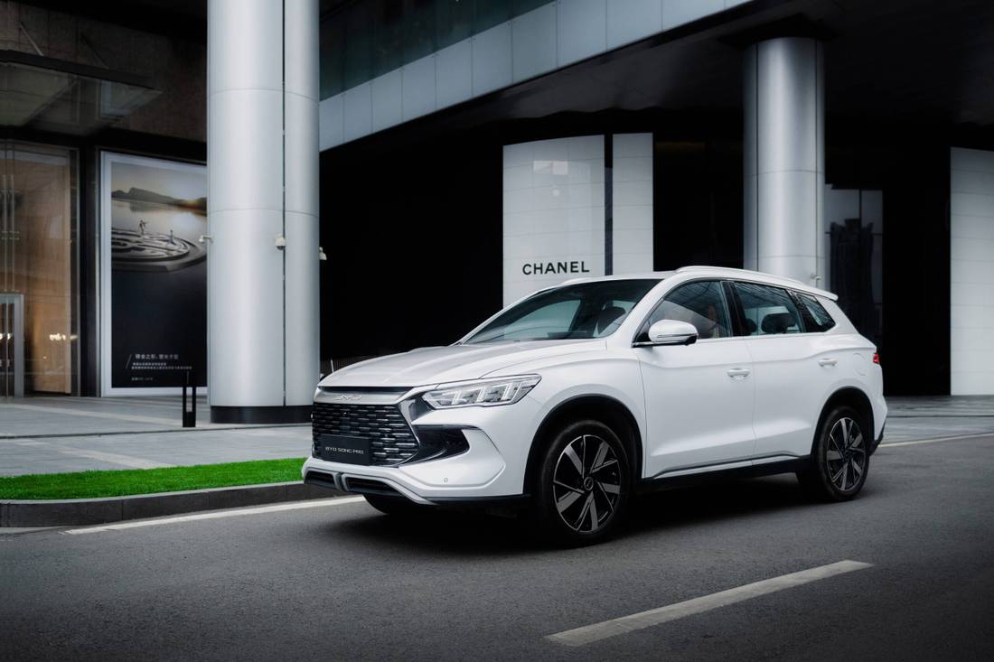 Song Pro White Scene