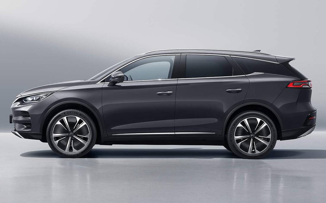 BYD Tan Black Lado