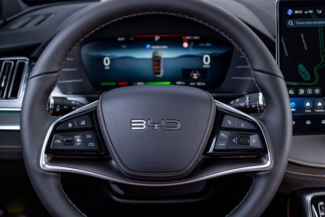 BYD Tan Interior Volante