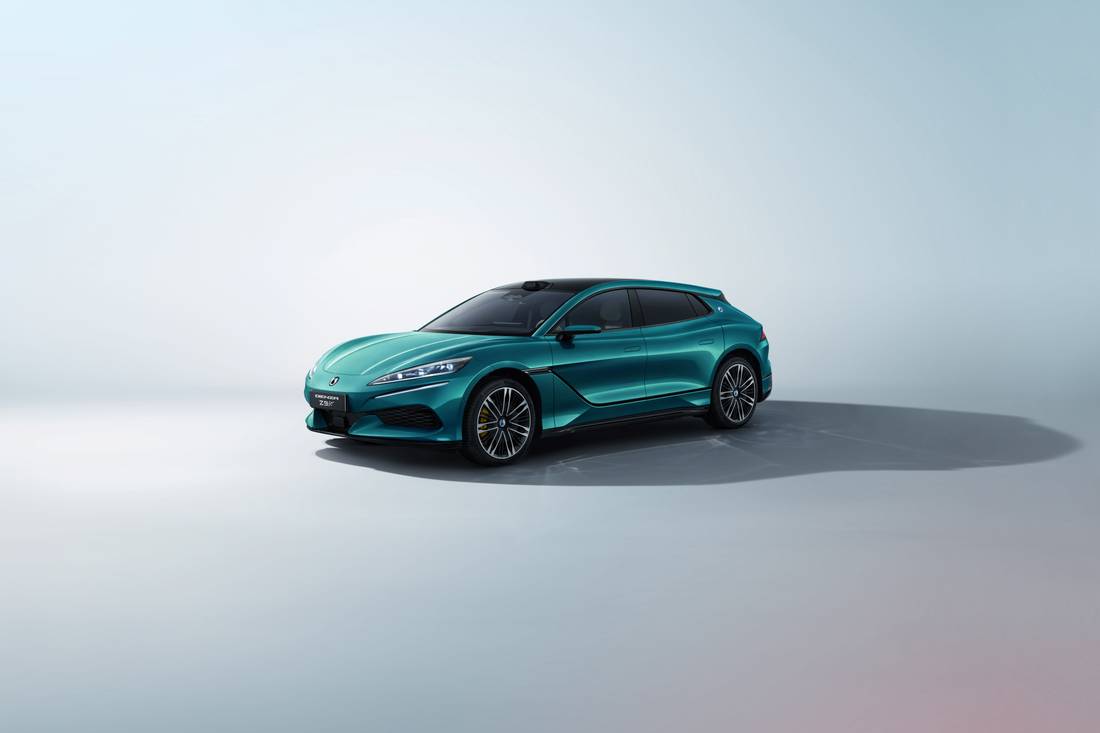 Z9GT Emerald Green Frente 45