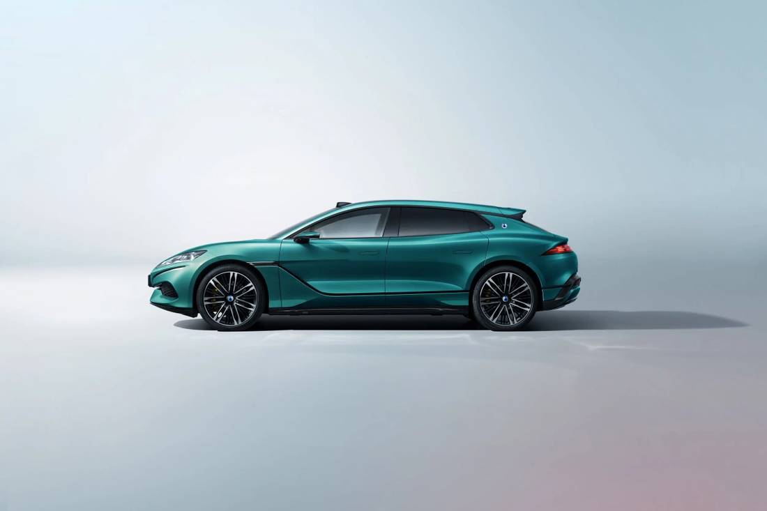 Z9GT Emerald Green Lateral