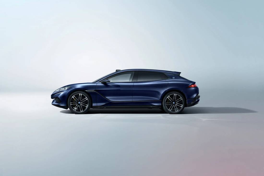 Z9GT Midnight Lateral
