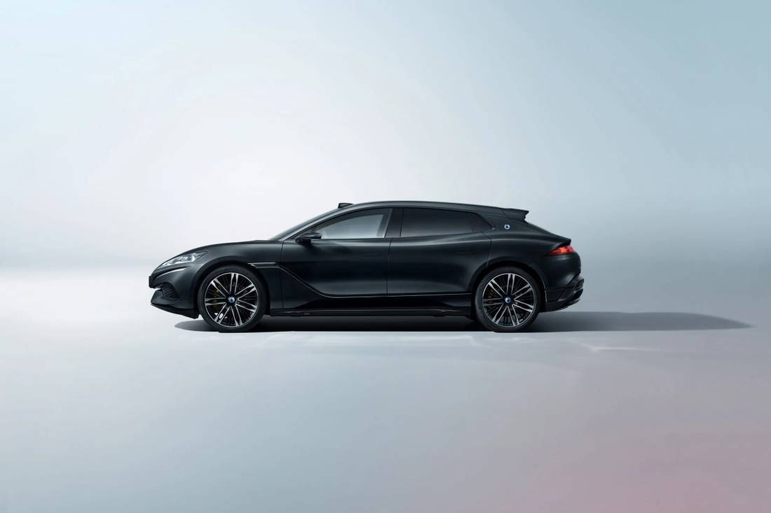 Z9GT Starry Black Lateral
