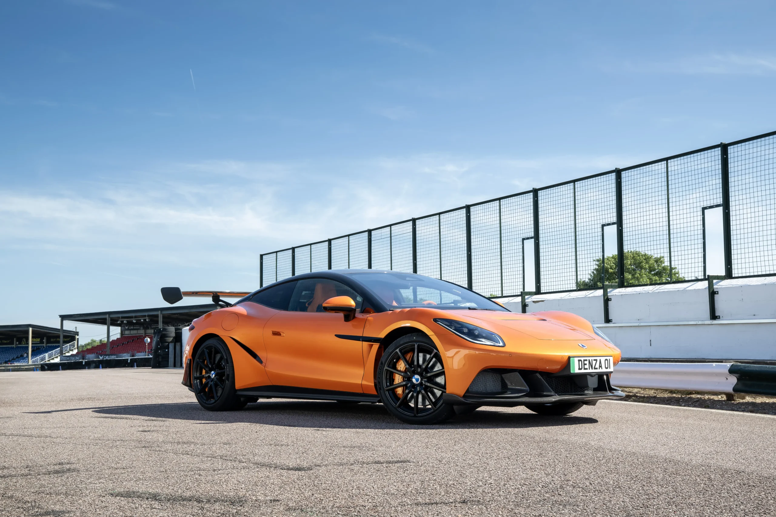 Denza Z9 GT em lançamento na Inglaterra 2026